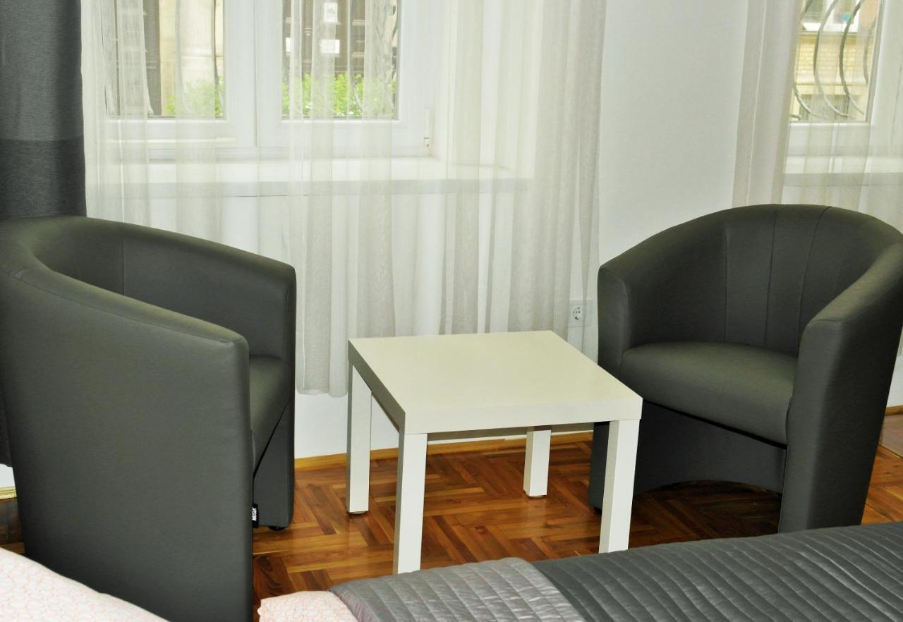 Unique Town Apartment. Clear Comfort. Апартаменти