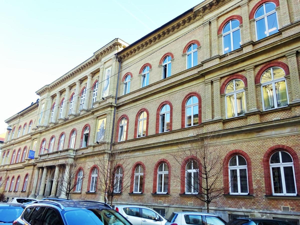 Unique Town Apartment. Clear Comfort. Апартаменти